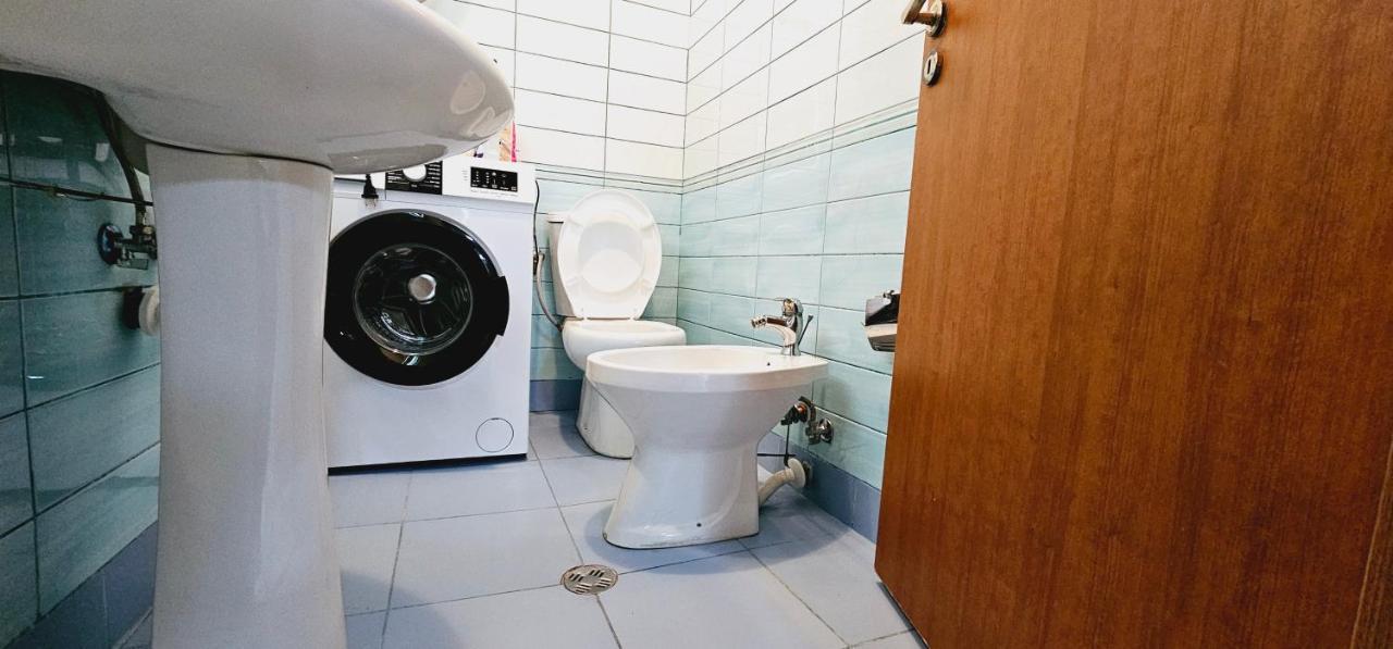 New Bazaar Side Bliss 2 Bed Room Apt With Free Garage Тирана Экстерьер фото